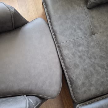 Evkur'da Renk Uyumsuzluğu Ve Eğik Koltuklar Nedeniyle Müşteri Memnuniyetsizliği