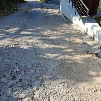 Güllük Mahallesi 176. Sokakta Çukurlu Ve Yokuşlu Yolun Acil Onarımı Gerekiyor