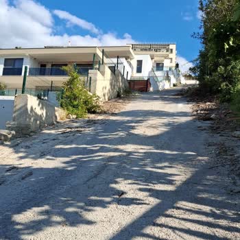 Güllük Mahallesi 176. Sokakta Çukurlu Ve Yokuşlu Yolun Acil Onarımı Gerekiyor