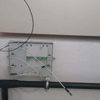 İnternetsiz Günler Ve Dağınık Kablolar