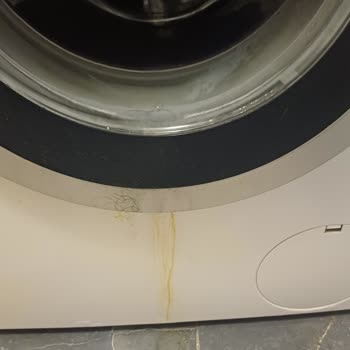Siemens IQ500 Çamaşır Makinesinde Ön Kapak Paslanması Şikayeti