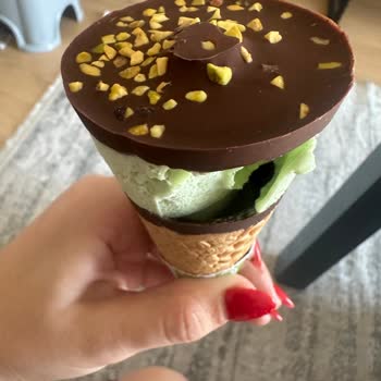 Yarım Dolu Fıstıklı Cornetto Dondurması Ve İade Talebi