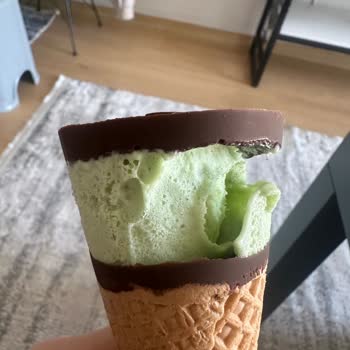 Yarım Dolu Fıstıklı Cornetto Dondurması Ve İade Talebi
