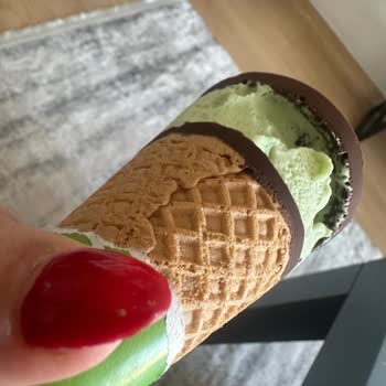 Yarım Dolu Fıstıklı Cornetto Dondurması Ve İade Talebi