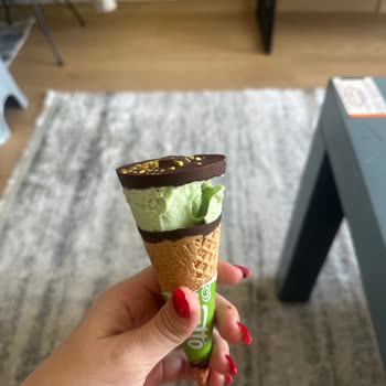 Yarım Dolu Fıstıklı Cornetto Dondurması Ve İade Talebi