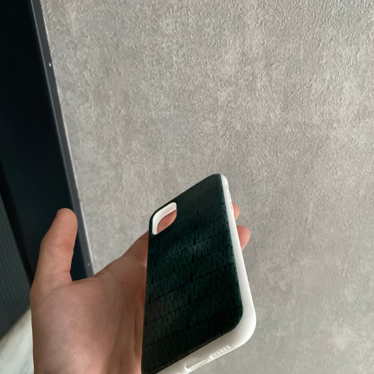 Kalitesiz Baskı Ve Göze Çarpan Beyaz Çerçeve İçeren İphone 11 Kılıfı Şikayeti