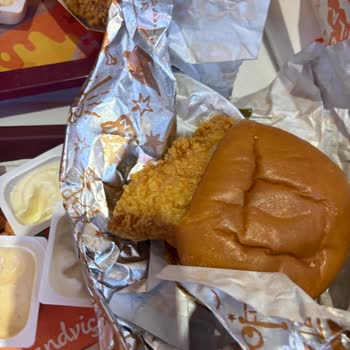 Bandırma Liman AVM Popeyes Şubesinde Kalitesiz Hamburger Ve Yağlı Tavuk Şikayeti