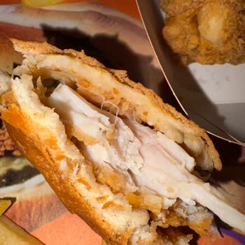 Bandırma Liman AVM Popeyes Şubesinde Kalitesiz Hamburger Ve Yağlı Tavuk Şikayeti