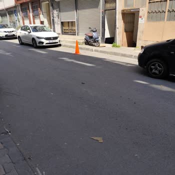 Kiralık Dükkan Sahiplerinin Kamu Park Alanlarını İşgal Etmesi