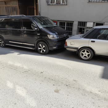 Kiralık Dükkan Sahiplerinin Kamu Park Alanlarını İşgal Etmesi