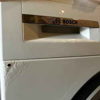 Bosch Çamaşır Makinesinde Deterjan Gözünde Paslanma Ve Boya Çözülmesi