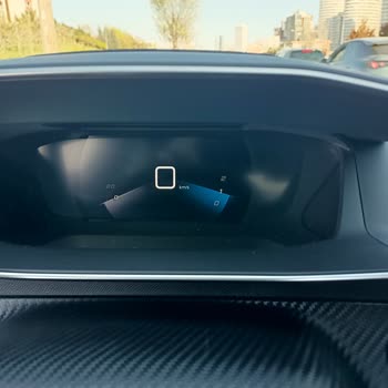 Peugeot 2008 Dijital Gösterge Paneli Arızası İçin Acil Servis Talebi