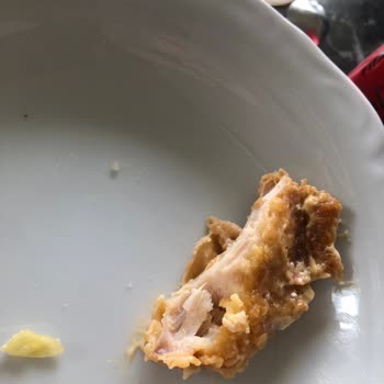 Popeyes’te Çiğ Tavuklu Hamburger, Sağlık Endişesi Ve İade Talebi