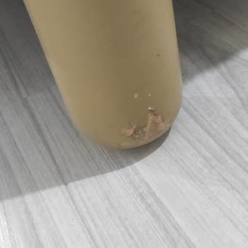 Teslim Edilen Teşhir Ürününde Kırık Konsol Ve Çizik Koltuk Ayakları