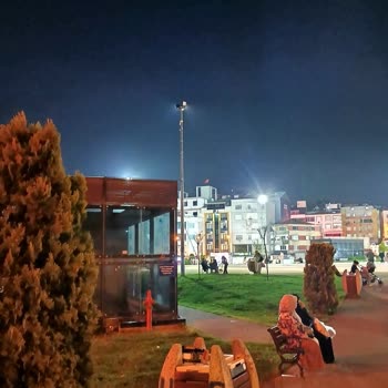 Arnavutköy Parkı Karanlıkta: Çocuk Güvenliği İçin Aydınlatma Onarılmalı