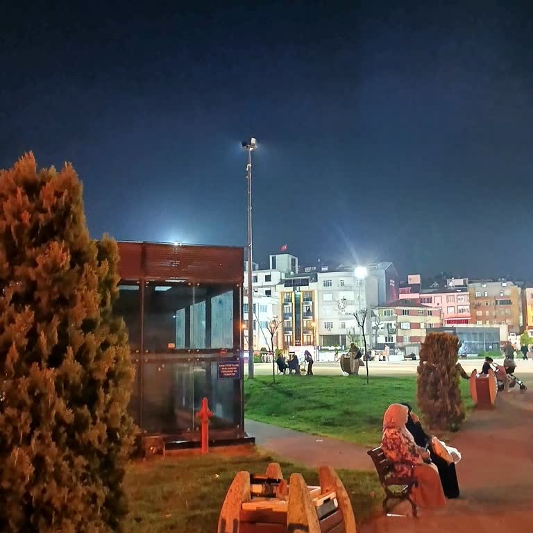 Arnavutköy Parkı Karanlıkta: Çocuk Güvenliği İçin Aydınlatma Onarılmalı