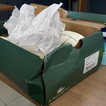 Kırık Kutu Ve Ezilmiş Ayakkabı Nedeniyle Güven Kaybı