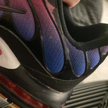 Nike Air Max Plus Boya Soyulması Ve İade Talebi