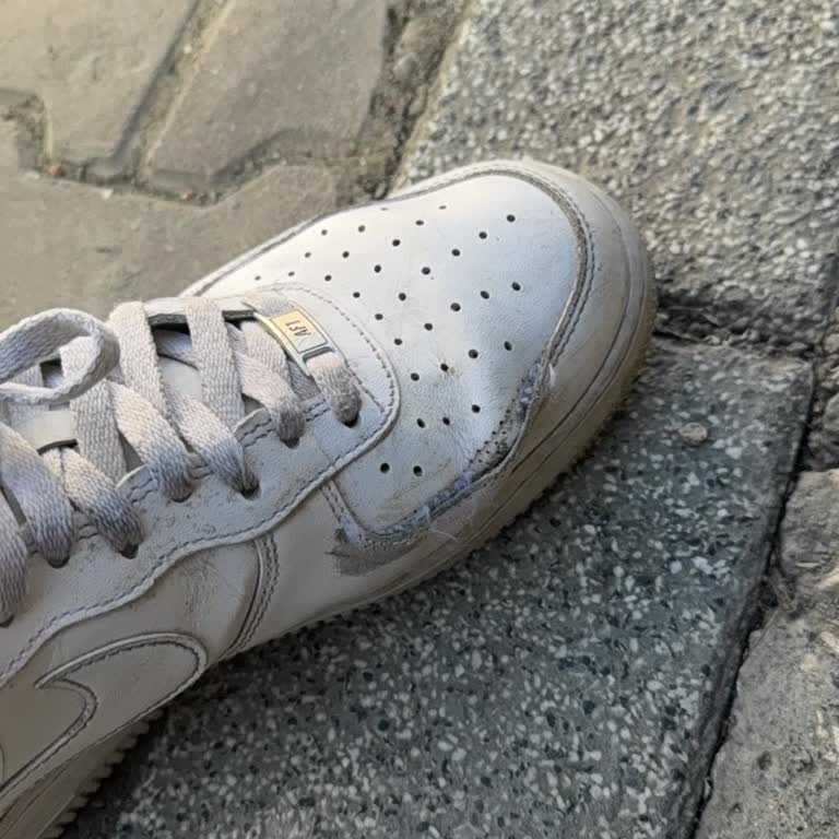 Nike Air Force 1 Ayakkabım Bir Ay İçinde Patladı, Değişim Talep Ediyorum