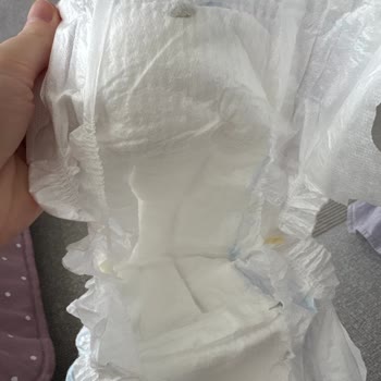 Molfix Klasik 3 Numaralı Bebek Bezinde Sert Silikon Parçaları Cilt Tahrişine Neden Olabilir
