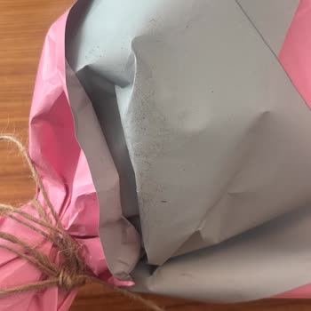 Yıldönümü Çiçeği Geç Geldi, Güller Eksik Ve Kart Yok
