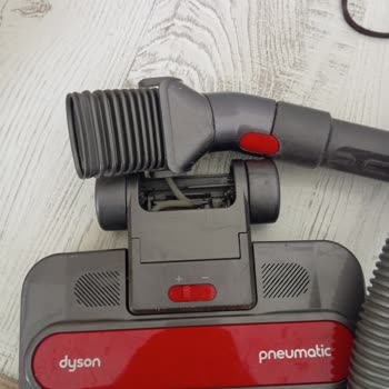 Dyson Cinetic Süpürge Başlığının Sürekli Kırılması Ve Model Değişimi Talebi