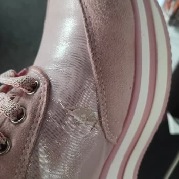İki Kullanımda Limon Company Sneaker Kaplaması Pul Pul Dökülüyor Ve Ücretsiz Değişim Talep Ediyorum