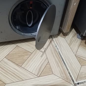 Beko Çamaşır Makinesinde Boya Kusuru Ve Kapak Arızası Garanti Kapsamında Ücret Talebi