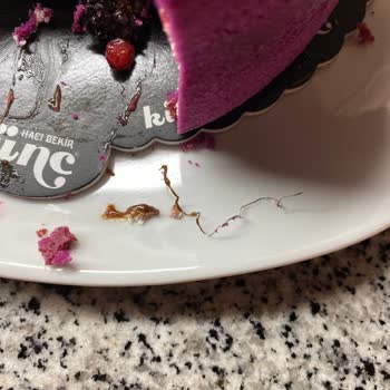 Sancaktepe Şubesinde Baklava Ve Pastada Metal Kalıntısı