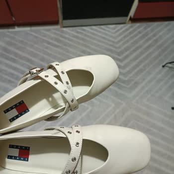 Tommy Hilfiger Babet Ayakkabısının Derisi Kısa Sürede Soyuldu, Boyner Kullanıcı Hatası Dedi