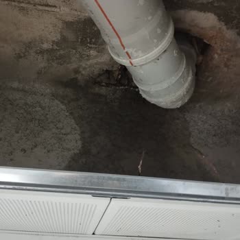 Üç Bölgedeki Sürekli Su Kaçakları Ve Tamir Eksikliği Şikayeti