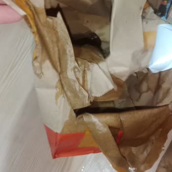 Dökülmüş İçecek Teslimatı Ve Müşteri Özür Beklentisi
