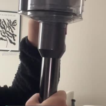 Dyson V12 Boru Oynuyor!