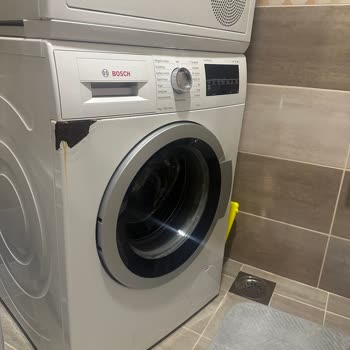 Motor Garantili Bosch Çamaşır Makinesinin Paneli Sızıntı Nedeniyle Paslandı