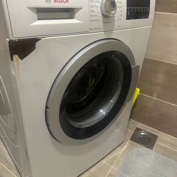 Motor Garantili Bosch Çamaşır Makinesinin Paneli Sızıntı Nedeniyle Paslandı