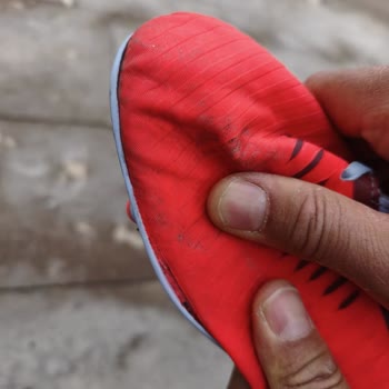 Nike Kramponun Tabanında Erken Açılma, İade Ve Değişim Talebi