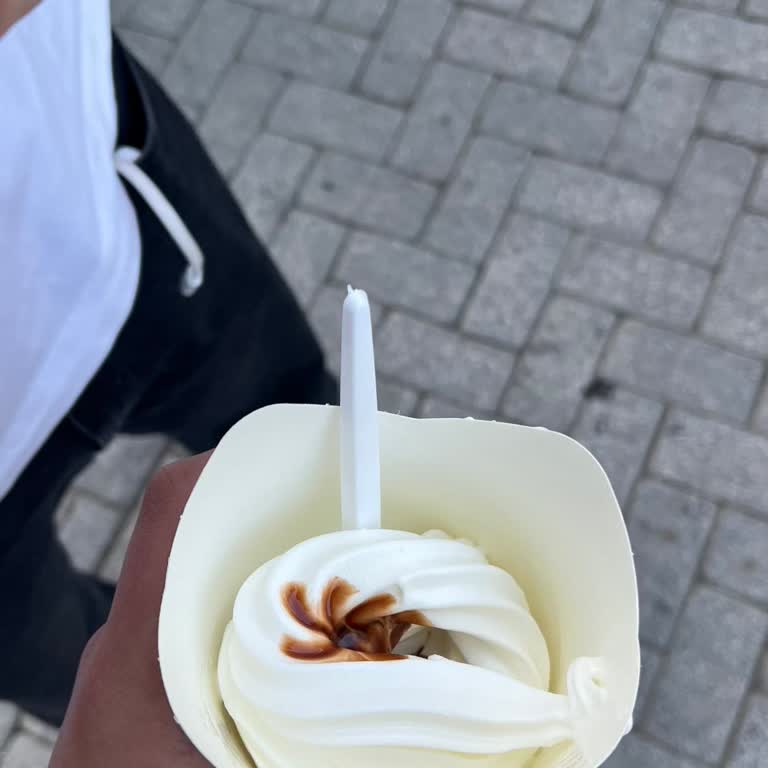 McDonalds Çikolatalı Sundae’de Çikolata Sosu Yetersiz