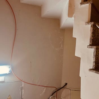 Merdiven Boşluğundaki Fiber Kabloların Düzensiz Montajı Ve Müşteri Temsilcisine Ulaşılamaması
