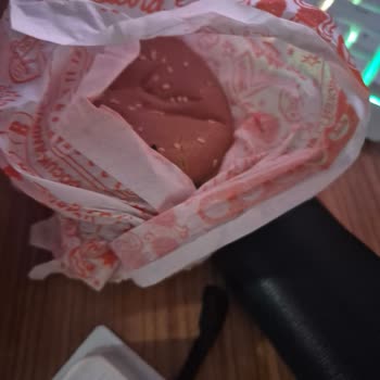 Trendyol GO’da Popeyes 3 Kişilik Menüde Yan Ürünler Eksik, Tek Hamburger Geldi Ve İade Reddi