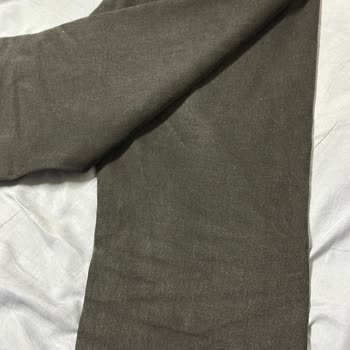 Mavi'de Tekrar Eden Renk Solması Nedeniyle Siyah Pantolonun Yeniden Değişimi