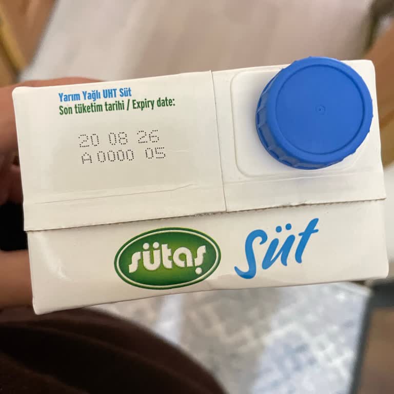 Sütaş Sütü Tarihi Geçmemiş Olmasına Rağmen Topaklandı Ve Güvenimi Sarstı
