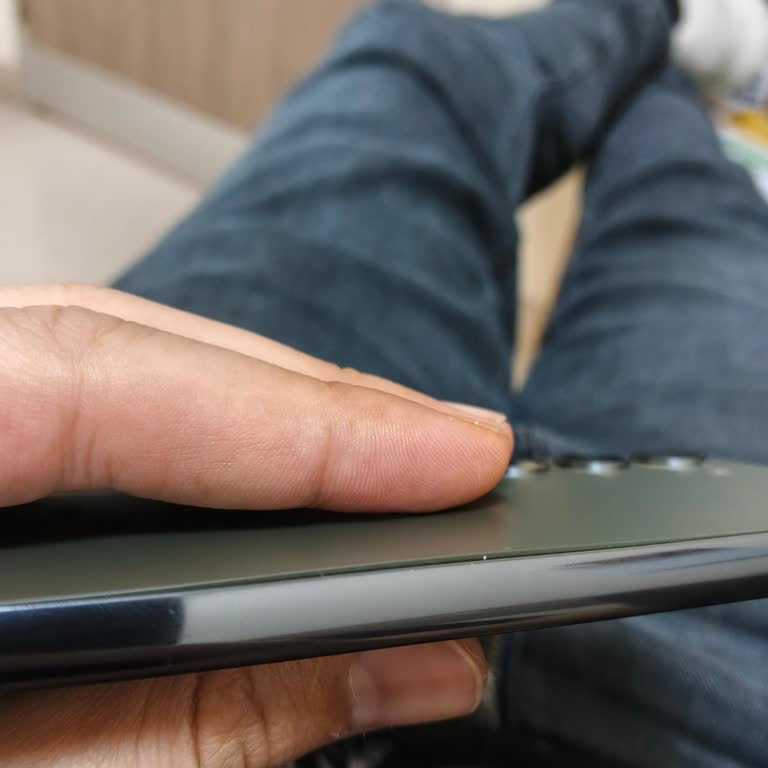 Samsung S23 Bataryası Şişti Güvenlik Riski Ve Su Geçirmezlik Özelliği Bozuldu