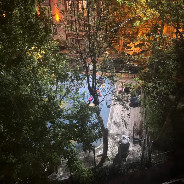 Şişli'de Gece Çocuk Parkında Sürekli Gürültü Mahalle Sakinlerini Rahatsız Ediyor