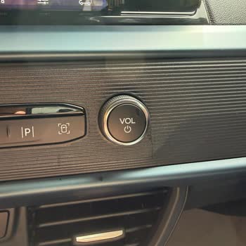 Ford Courier Garanti Kapsamında Cam Değişimi Sonrası Göğüste Silikon Lekesi Ve Sorumluluk Reddi