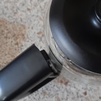Kapak Uyumsuzluğu Nedeniyle Cam Demlik Çatladı