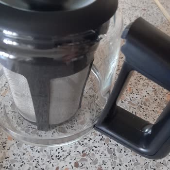 Kapak Uyumsuzluğu Nedeniyle Cam Demlik Çatladı