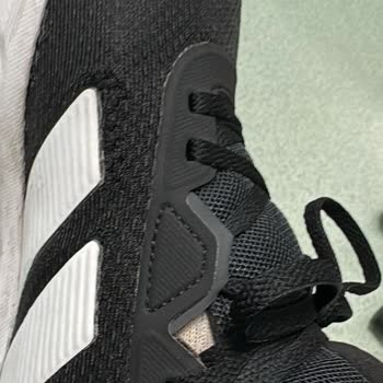 Adidas Ayakkabısının Bir Ayda Açılması Ve Yırtılması