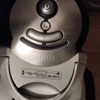 Philips Elektrikli Süpürge Tekerlek Ve Kulpu Kırıldı, Müşteri Hizmetleri Çözüm Sağlamadı