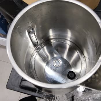 Beko Çay Makinesindeki Paslanma Ve Çizik Sorunu, Servis Müdahalesi Nedeniyle Değişim İsteği