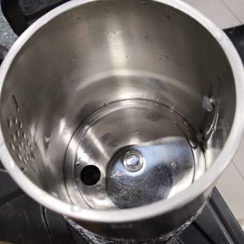 Beko Çay Makinesindeki Paslanma Ve Çizik Sorunu, Servis Müdahalesi Nedeniyle Değişim İsteği
